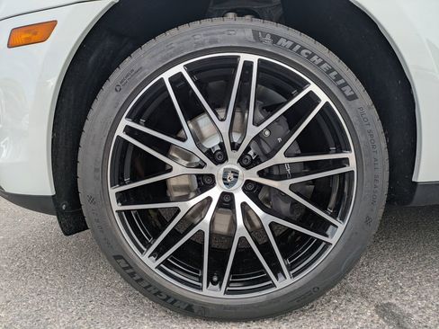 Used 2025 Porsche Macan image 29