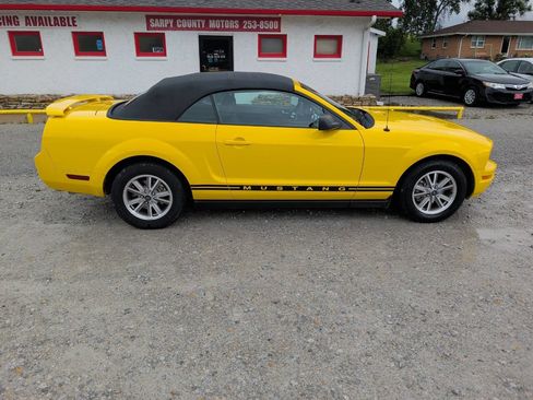 Used 2005 Ford Mustang Premium RWD image 8
