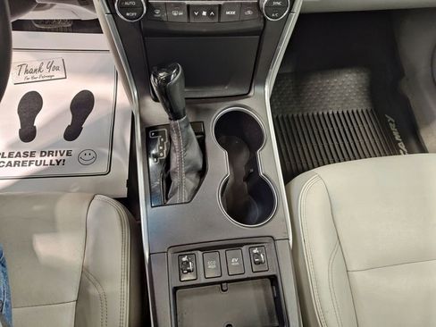 Used 2017 Toyota Camry XLE image 13