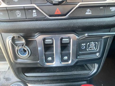 Used 2025 Jeep Wrangler Sport AWD/4WD image 18