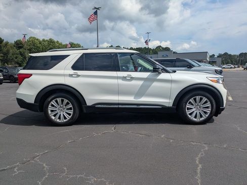 Used 2023 Ford Explorer Limited w/ Limited Technology Package RWD image 3