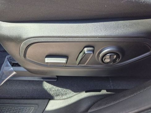 Certified 2025 Jeep Grand Cherokee L Laredo w/ Luxury Tech Group I RWD image 4