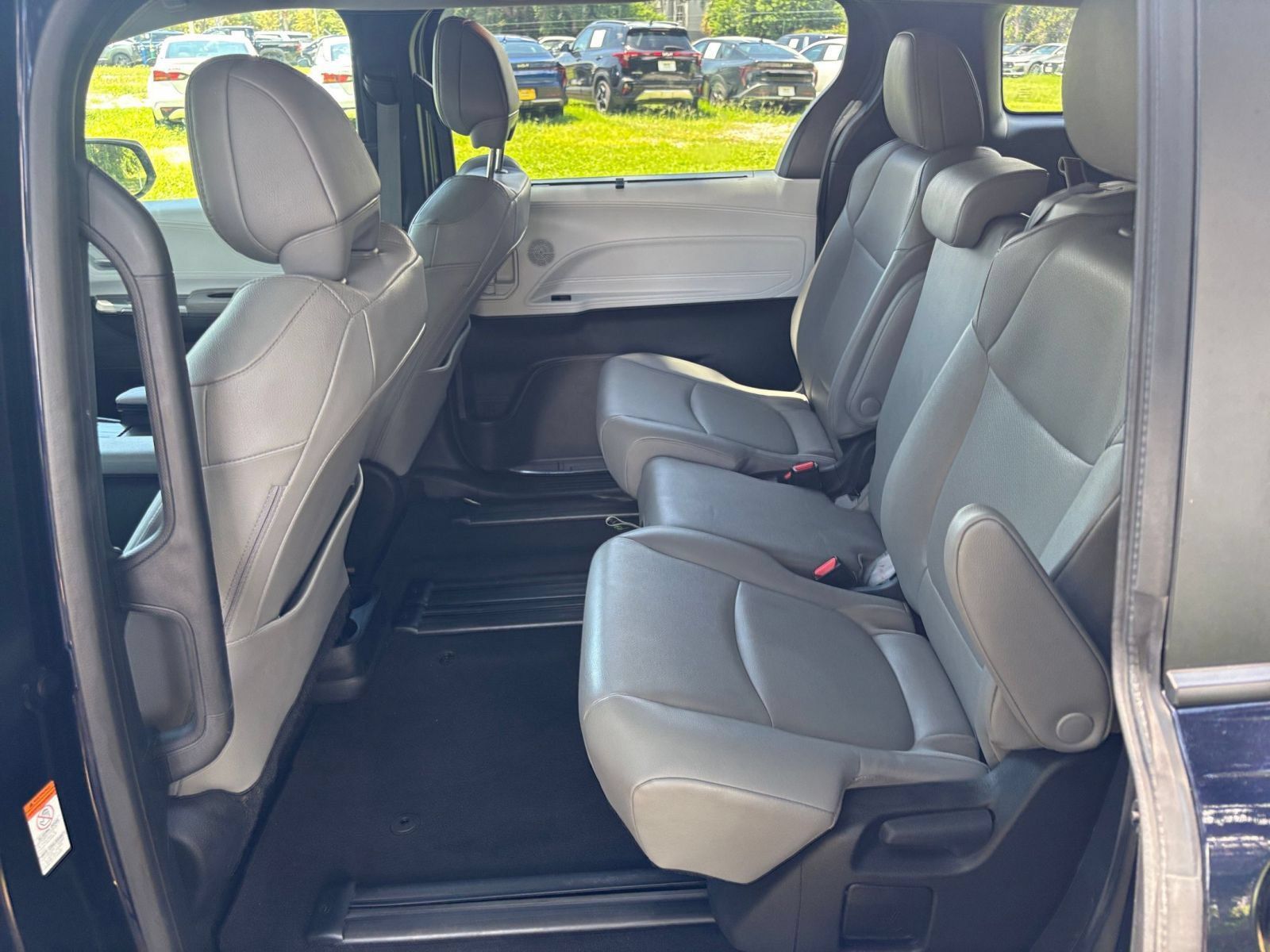 Used 2025 Toyota Sienna XLE FWD image 27