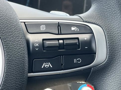 Used 2025 Kia Sportage LX FWD image 33