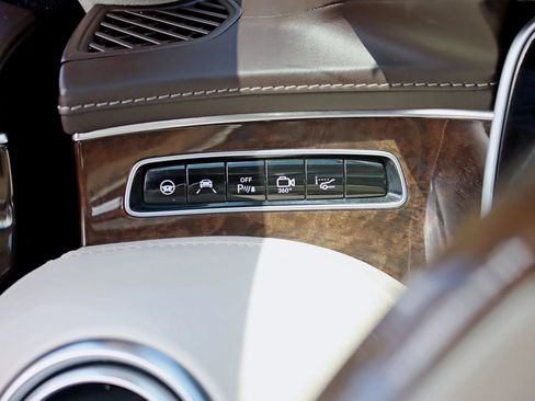 Used 2015 Mercedes-Benz S 550 4MATIC Coupe w/ Sport Package image 18