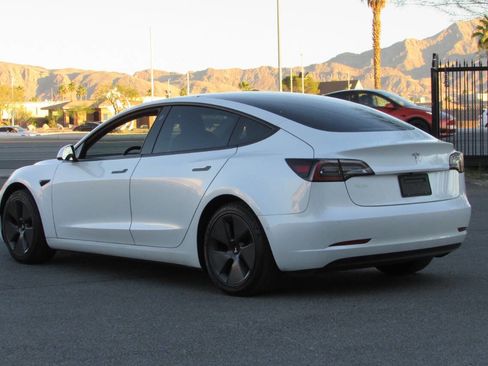 Used 2021 Tesla Model 3 Standard Range Plus image 5