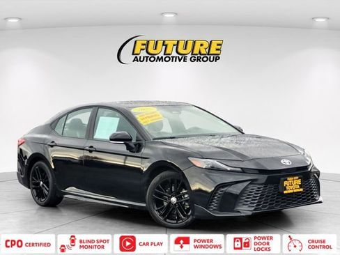 Certified 2025 Toyota Camry SE image 1
