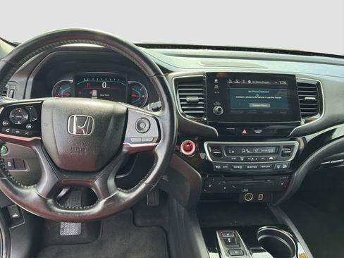 Used 2019 Honda Pilot Touring image 16
