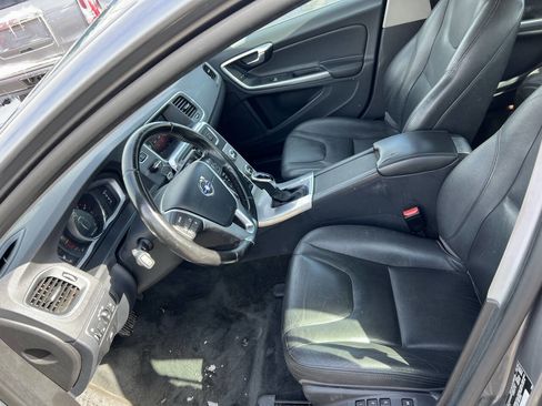 Used 2017 Volvo S60 T5 Inscription image 12