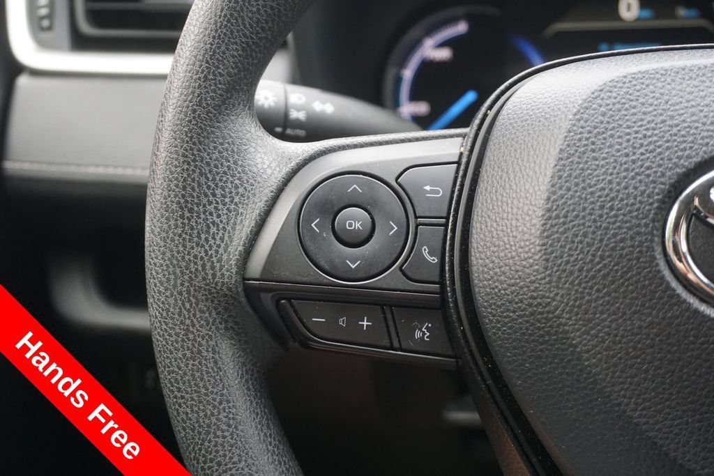 Used 2025 Toyota RAV4 XLE AWD/4WD image 4