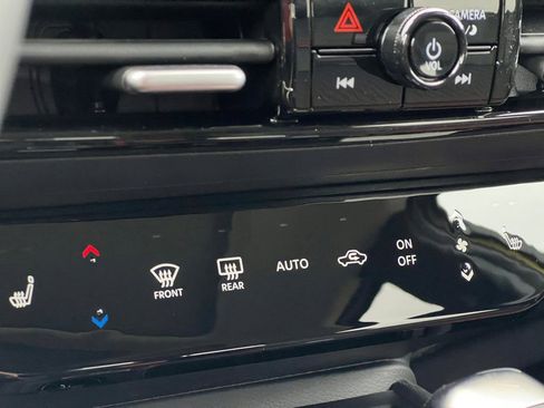 New 2026 Nissan Kicks SR image 4