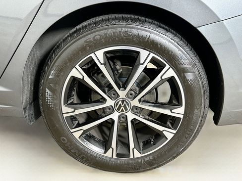 Used 2025 Volkswagen Jetta Sport image 11