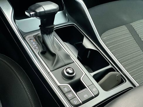 Certified 2025 Kia Sorento LX image 24