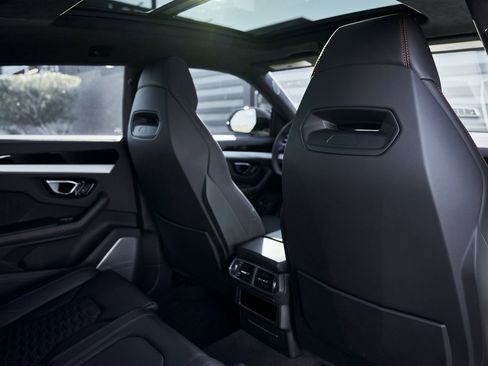 Used 2021 Lamborghini Urus image 37