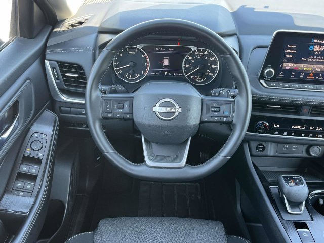 Used 2025 Nissan Rogue SV AWD/4WD image 17