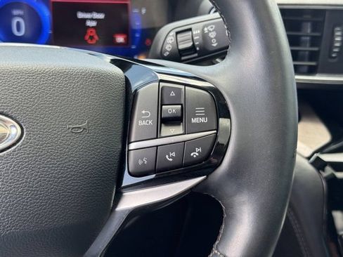 Used 2023 Ford Explorer Platinum w/ Technology Package AWD/4WD image 32