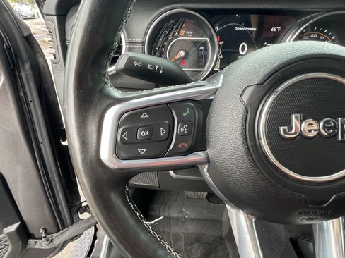 Used 2022 Jeep Wrangler Unlimited Sahara w/ LED Lighting Group AWD/4WD image 23