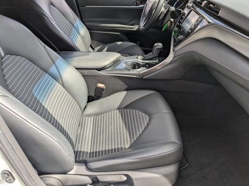 Used 2020 Toyota Camry SE image 18