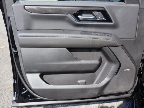 New 2025 GMC Yukon XL Elevation image 10