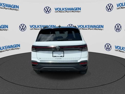 Used 2025 Volkswagen Taos SE FWD image 7