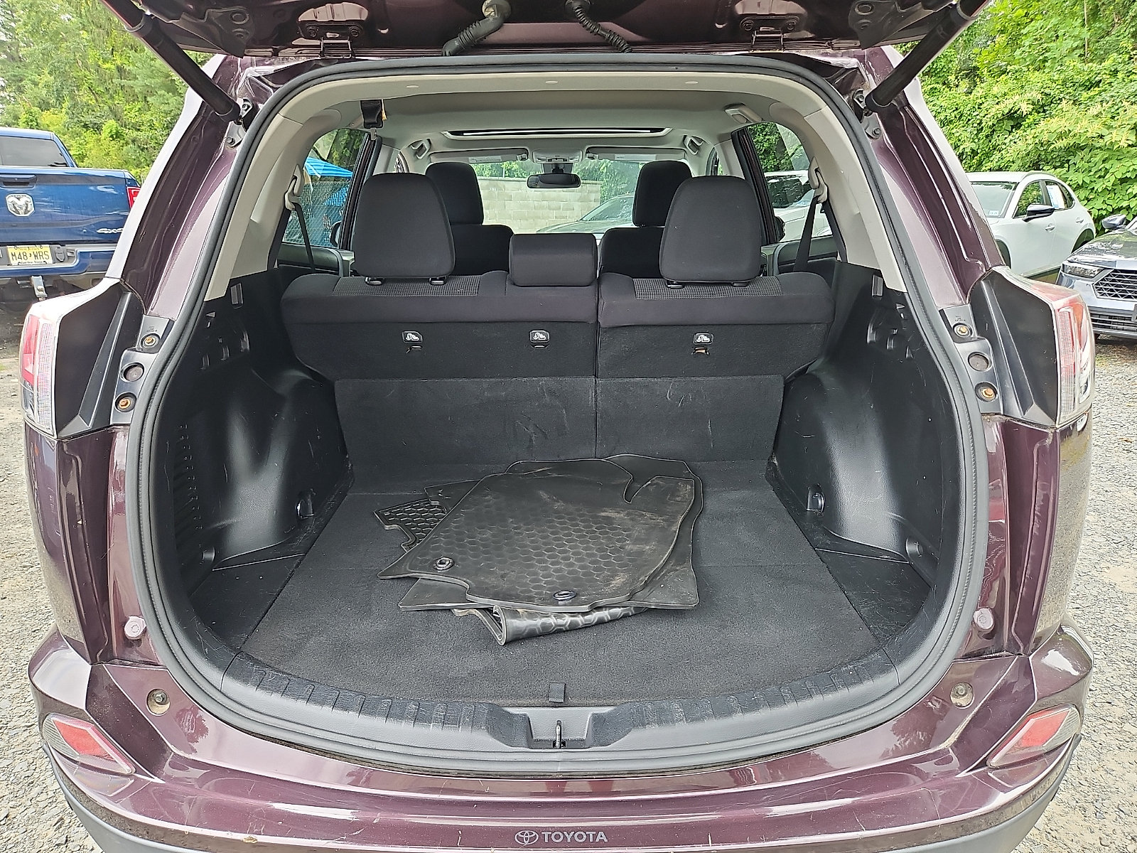 Used 2017 Toyota RAV4 XLE AWD/4WD image 30