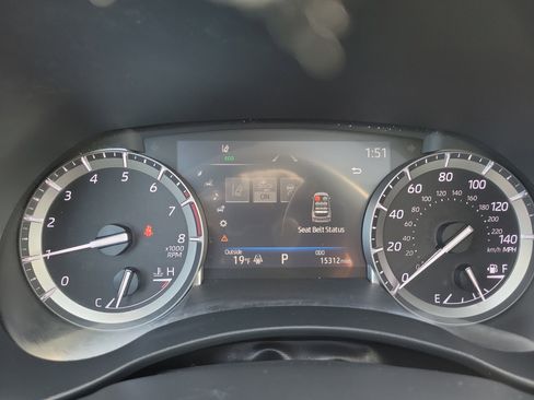 Used 2022 Toyota Highlander XLE image 24