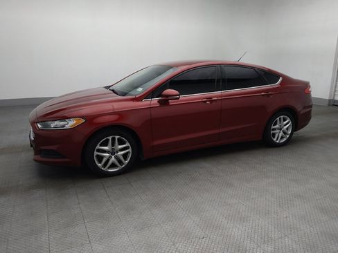 Used 2015 Ford Fusion SE image 2