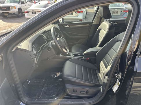 Used 2024 Volkswagen Jetta SE image 14