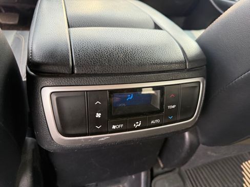 Used 2018 Toyota Highlander Limited AWD/4WD image 32