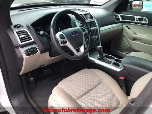 Used 2015 Ford Explorer XLT image 10