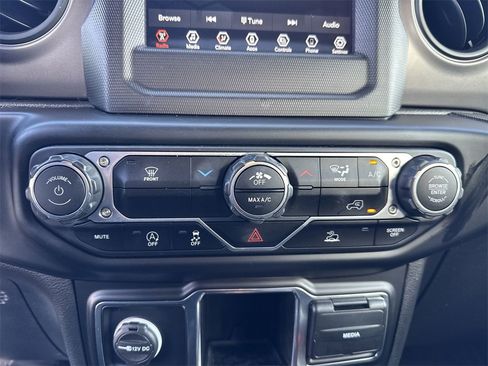 Used 2022 Jeep Wrangler Unlimited Sport image 25