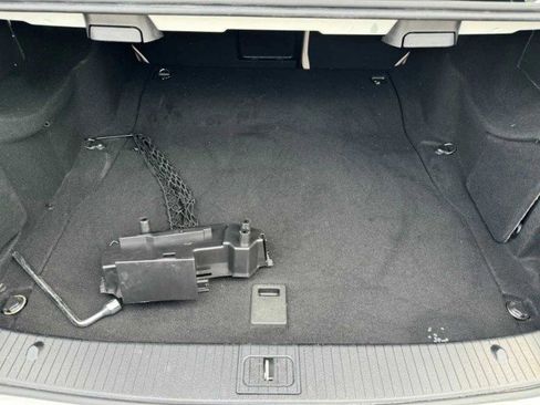 Used 2015 Mercedes-Benz E 400 4MATIC Sedan image 58