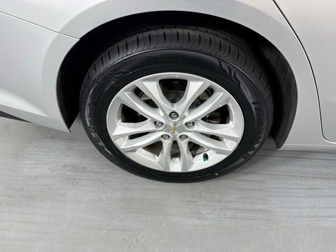 Used 2018 Chevrolet Malibu LT FWD image 11