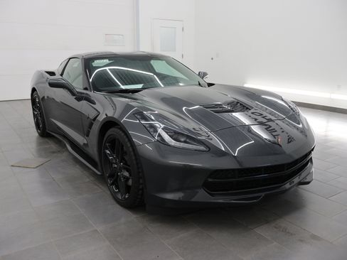 Used 2018 Chevrolet Corvette Stingray Coupe w/ Carbon Flash Badge Package RWD image 2