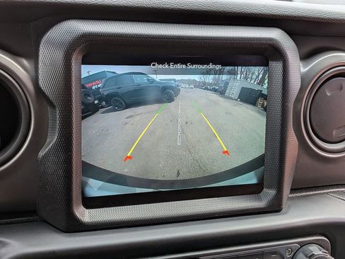 Certified 2022 Jeep Wrangler Unlimited Sport w/ Sun And Sound Package AWD/4WD image 19