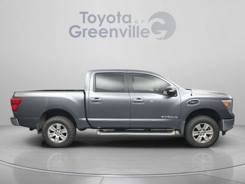Used 2017 Nissan Titan SV AWD/4WD image 18