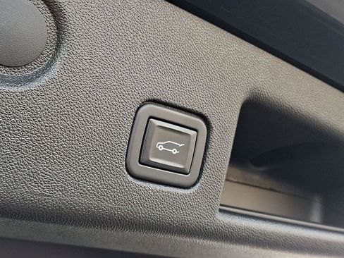 Used 2020 Chevrolet Equinox LT w/ Midnight Edition image 30