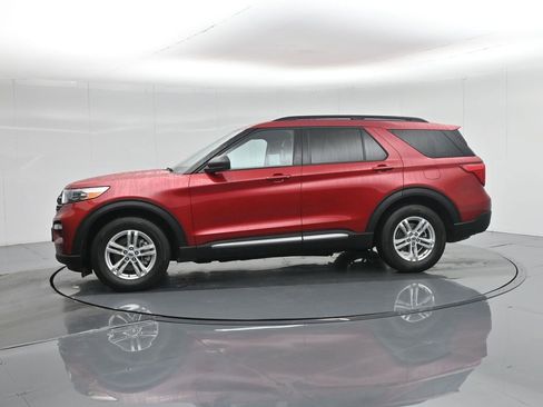 Certified 2023 Ford Explorer XLT w/ Equipment Group 202A image 32