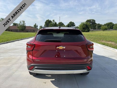 Used 2025 Chevrolet Trax LT w/ Driver Confidence Package FWD image 7