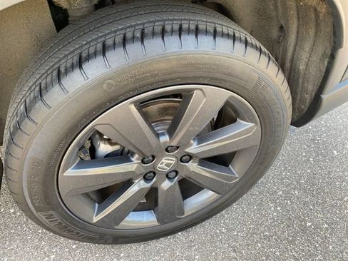 Used 2025 Honda Pilot Sport image 12