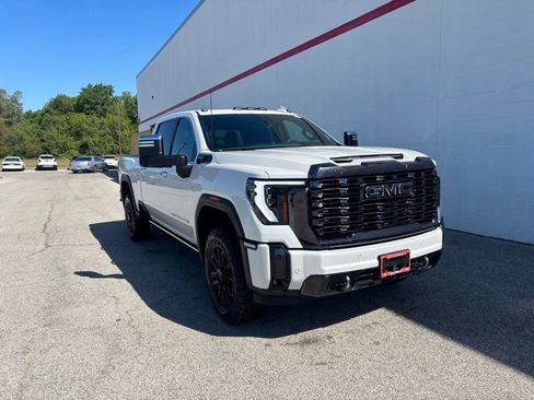 Used 2024 GMC Sierra 2500 Denali Ultimate AWD/4WD image 9