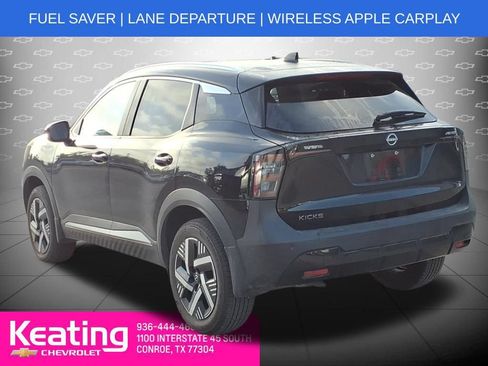 Used 2026 Nissan Kicks SV FWD image 2