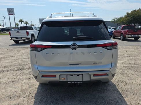 Certified 2024 Nissan Pathfinder SL w/ SL Premium Package AWD/4WD image 10