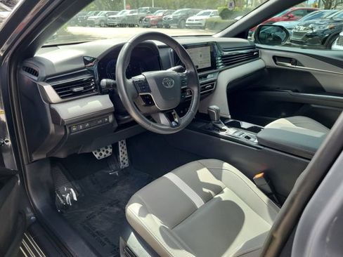 Used 2025 Toyota Camry SE image 10