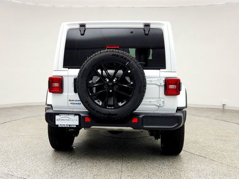 Used 2025 Jeep Wrangler Unlimited Sahara image 6