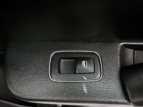 Used 2018 Chrysler 300 Limited RWD image 31
