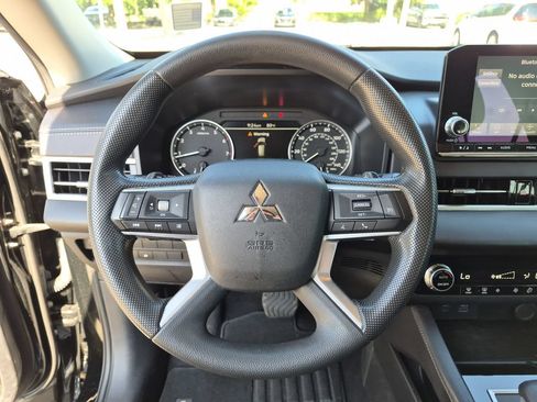 Used 2024 Mitsubishi Outlander ES AWD/4WD image 10
