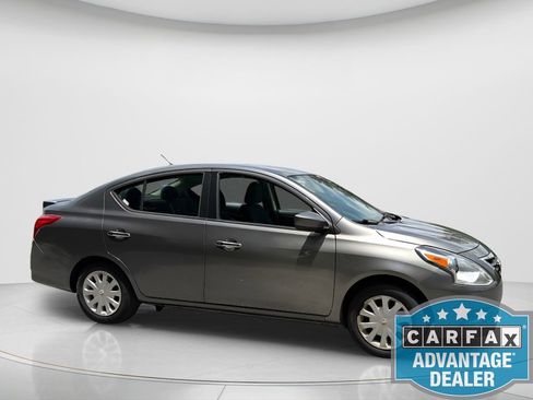 Used 2019 Nissan Versa SV FWD image 4