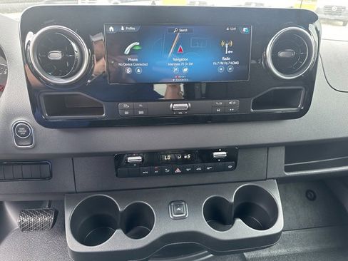 Used 2023 Mercedes-Benz Sprinter 2500 image 11