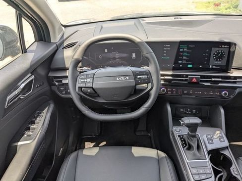 New 2026 Kia Sportage SX FWD image 18